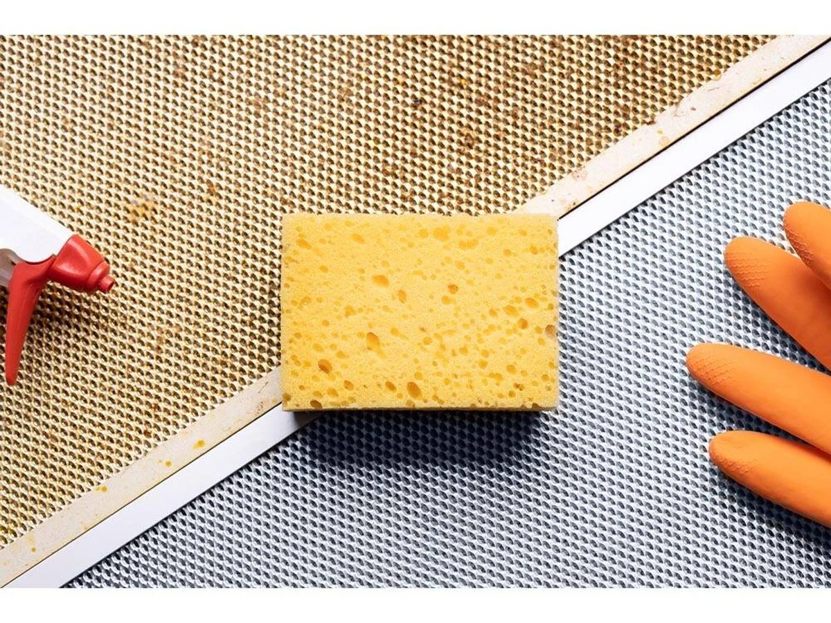 Foto: El truco para quitar grasa de los filtros de la campana extractora sin frotar y en solo 5 minutos. (iStock)
