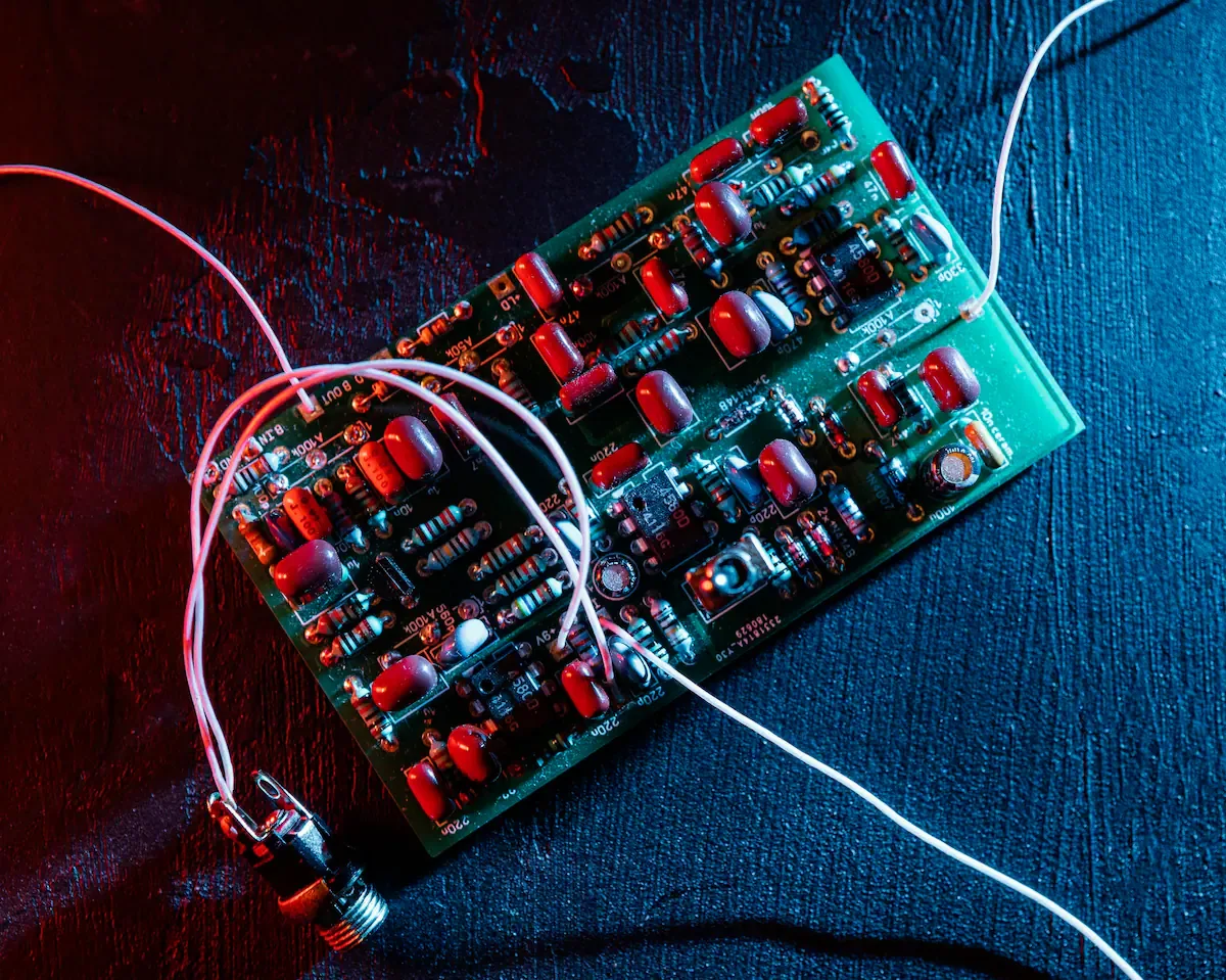 Un equipo de investigadores de ETH Zurich (Suiza) descubrió un innovador proceso que posibilita la extracción de oro de 22 quilates a partir de componentes electrónicos desechados