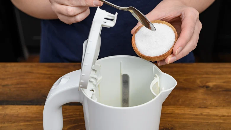 Using citric acid to descale a kettle
