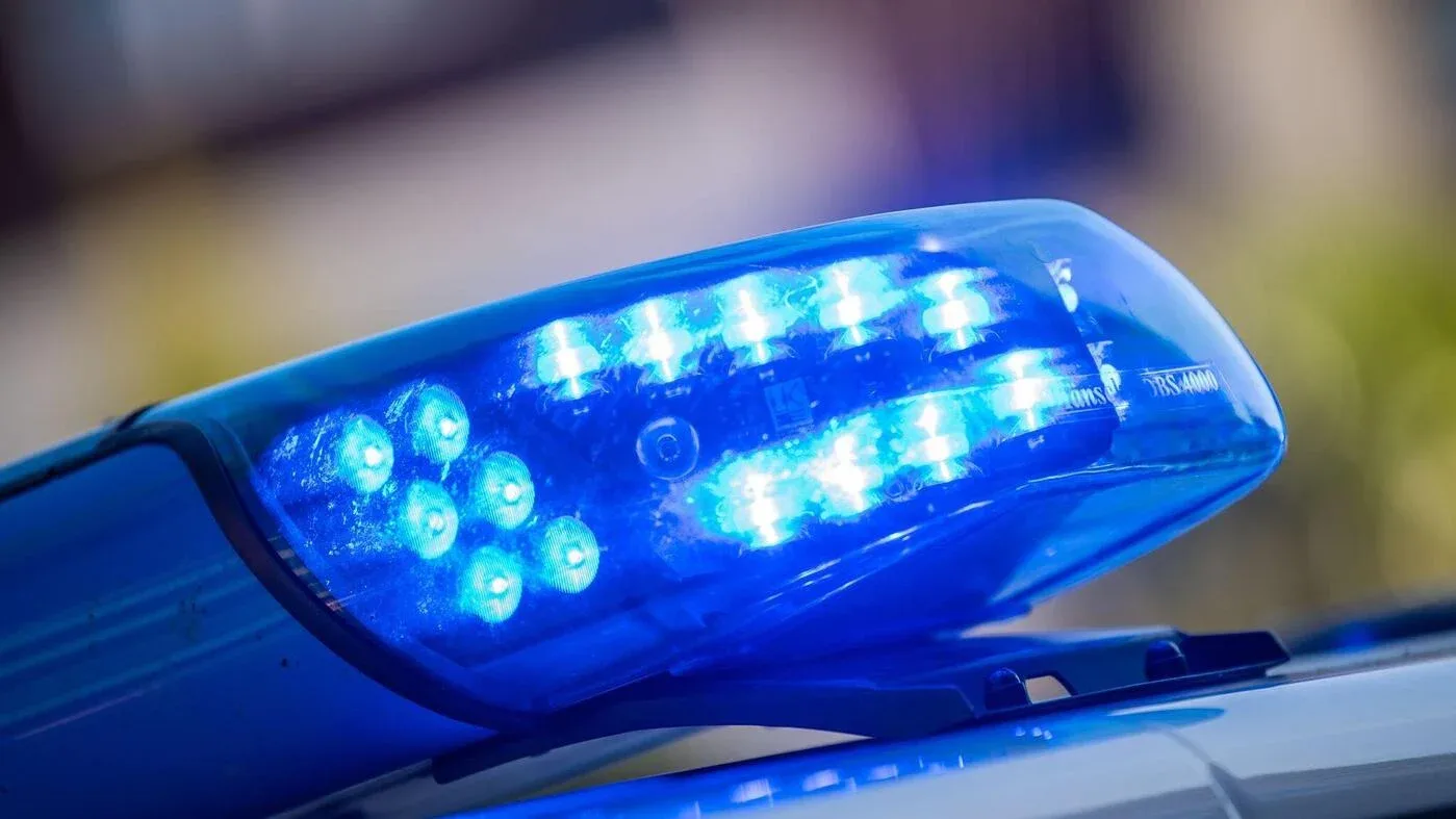 Brutaler Angriff in Berlin: Frau mit Hijab in Straßenbahn attackiert
