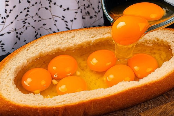 The Breakfast Hack You Need: Turning a Loaf of Bread into a Gourmet Omelet