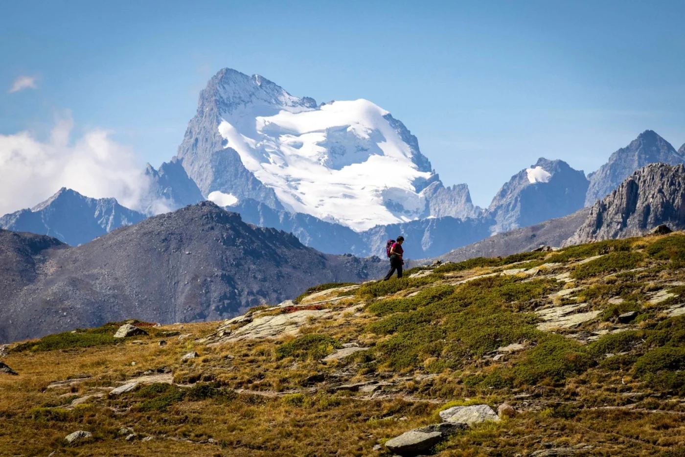 Die Barre des Écrins ist der markanteste Berg der südöstlichen Alpen. Der Gletscher Glacier Blanc unter dem Gipfel wurde zur Muldhalde.