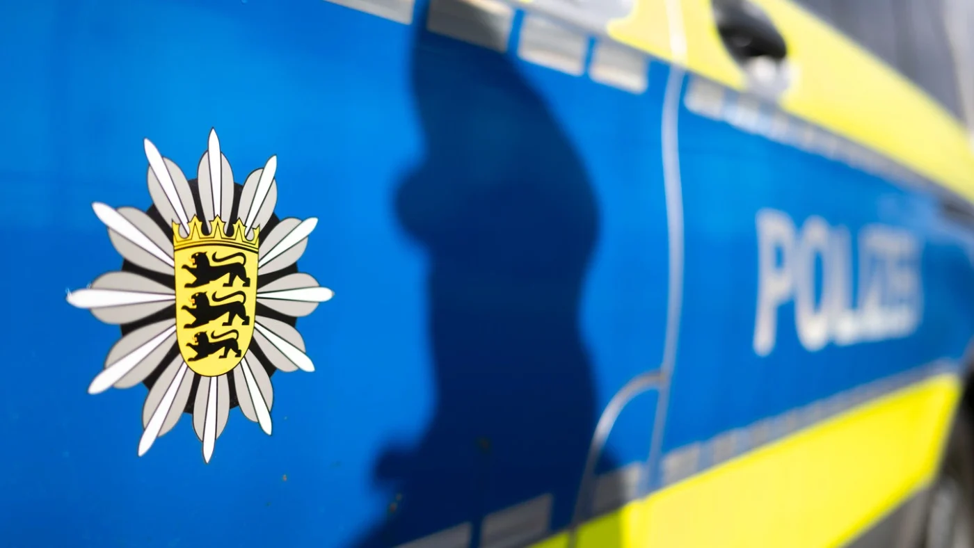 Gefährliche Mitfahrgelegenheit: Mann lässt sich auf Autodach durch Sandhausen chauffieren