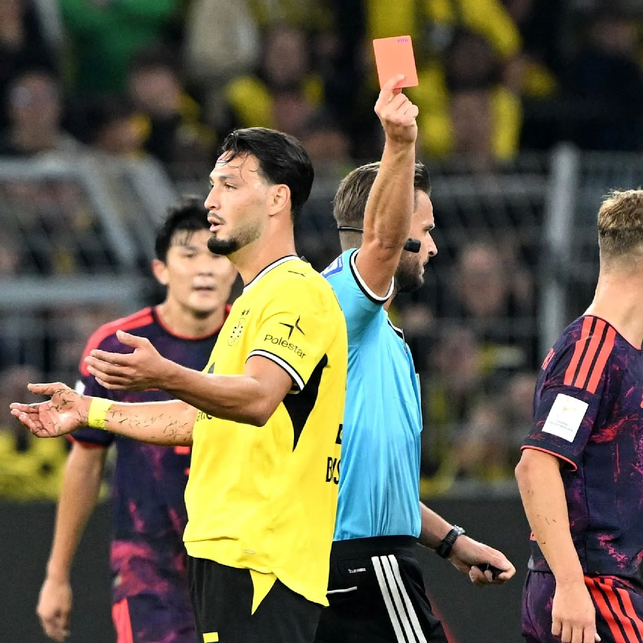 Spielszene beim Franz-Beckenbauer-Supercup zwischen Dortmund und Bayern München.
