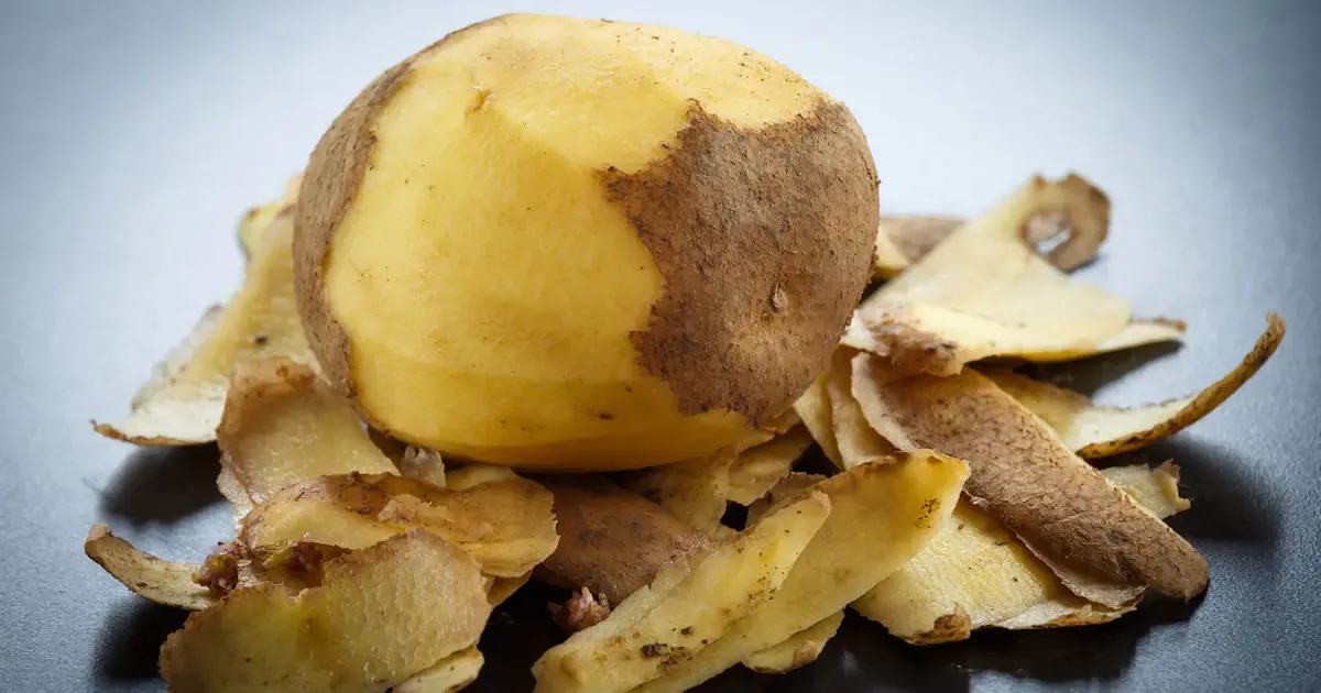 The Viral Potato Peel Trick That Instantly Removes Rust From Cast Iron Pans
