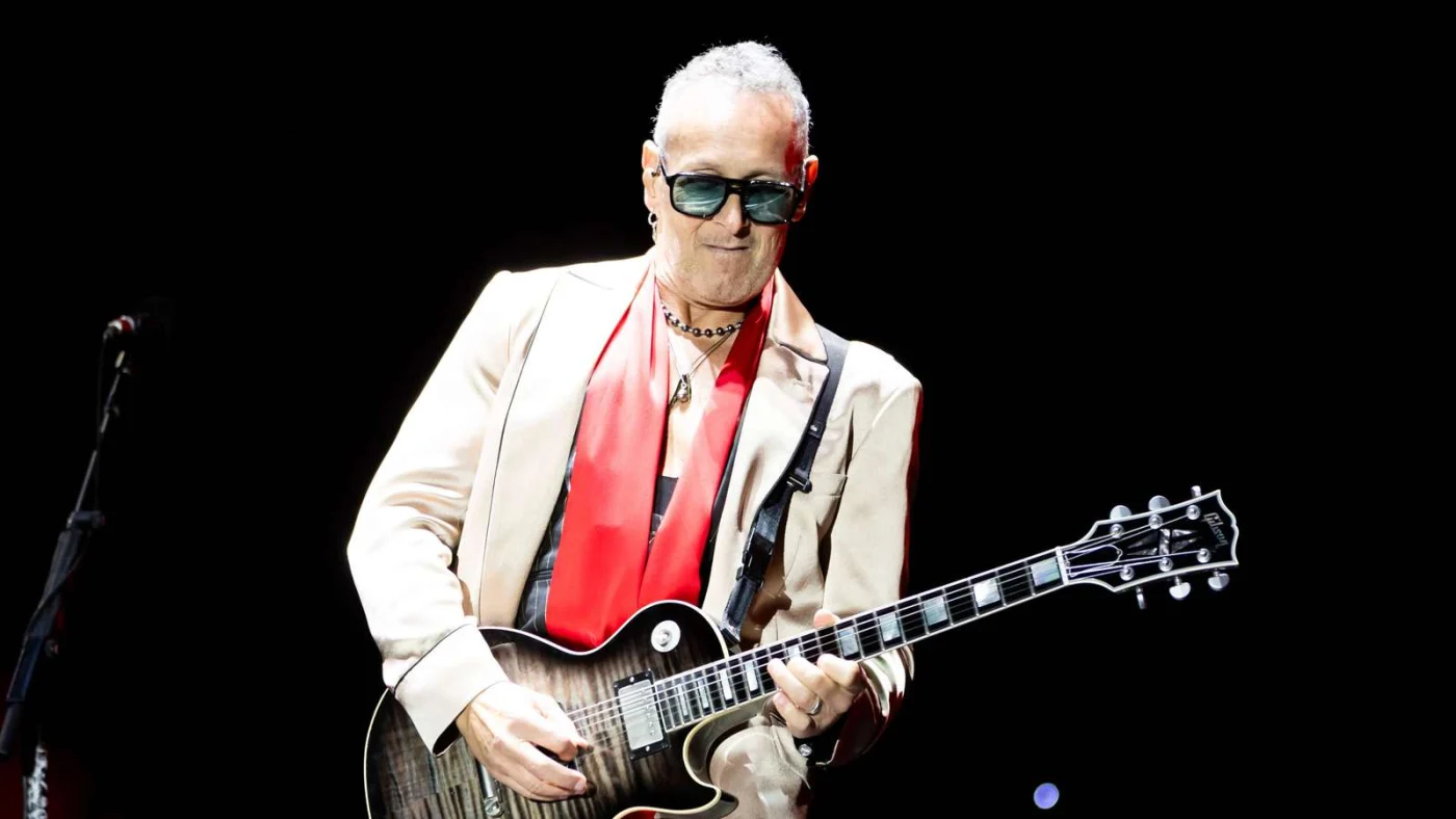 Vivian Campbell.